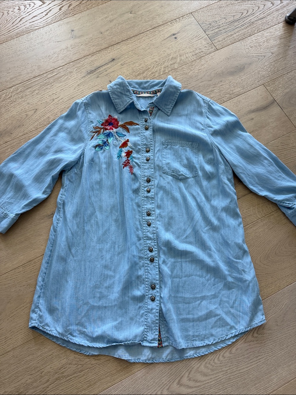 Soft Surroundings Embroidered Tunic Top Chambray Tencel Aveline Size Large - Picture 4 of 10